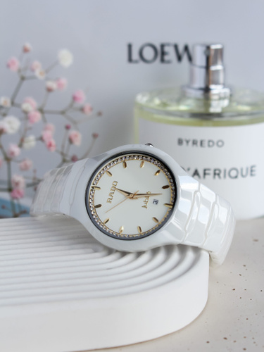 Женские наручные часы с керамическим браслетом