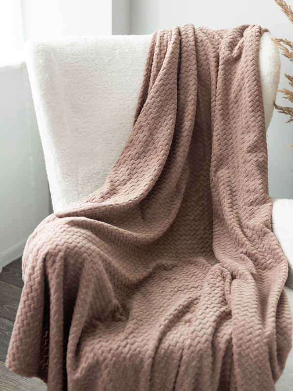 Плед кубик бордовый. Плед темно синий. Покрывало paters le pastel водевиль 200 х 220 см. Мохнатый плед на диван. Плед mansita роял молочный.