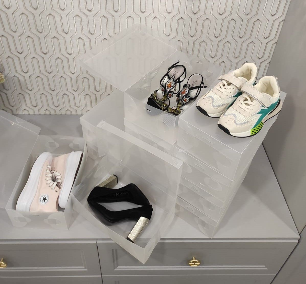 Ищете эффективное решение для хранения обуви? Тогда вам точно понравятся наши удобные  и качественные коробки.  Они помогут вам организовать пространство и сохранить порядок в вашем шкафу или гардеробе. Вы без труда найдете нужную вам пару, при этом не нарушив порядок.