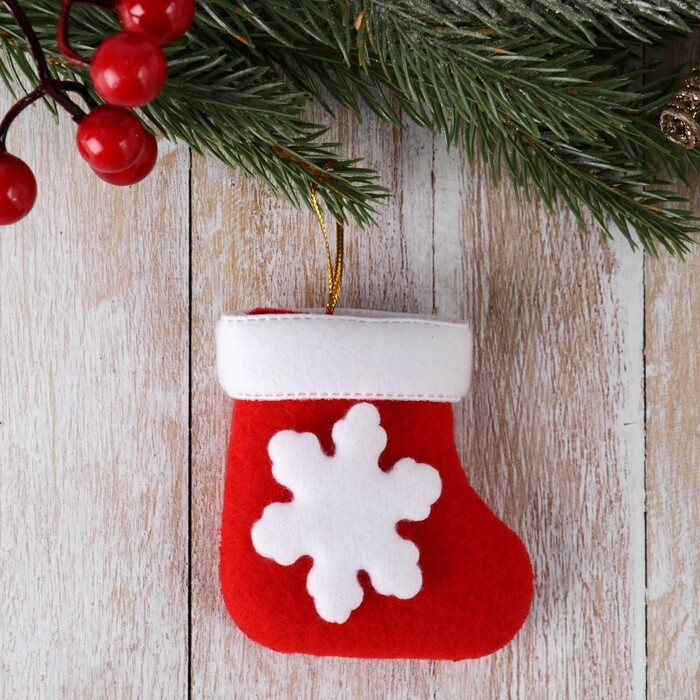 Мягкая подвеска "Носок - белая снежинка" 8х6 см, красный - купить в ...