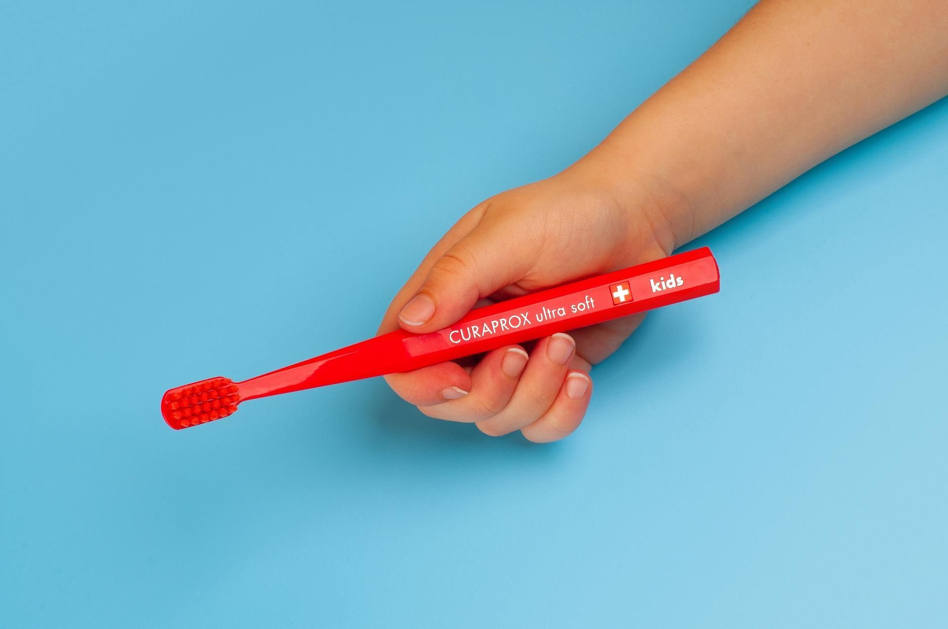 CURAPROX Комплект из мягкой зубной щетки 5500 для детей от 4 лет и ...