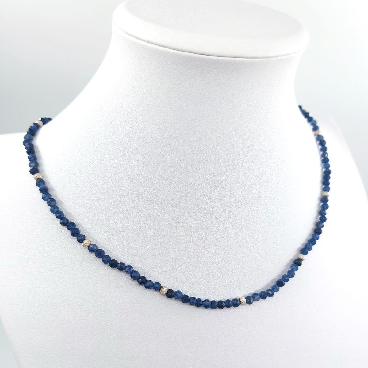 Ожерелье, чокер из натурального камня Сапфир с серебряными вставками -купить с доставкой по выгодным ценам в интернет-магазине OZON (899462045)