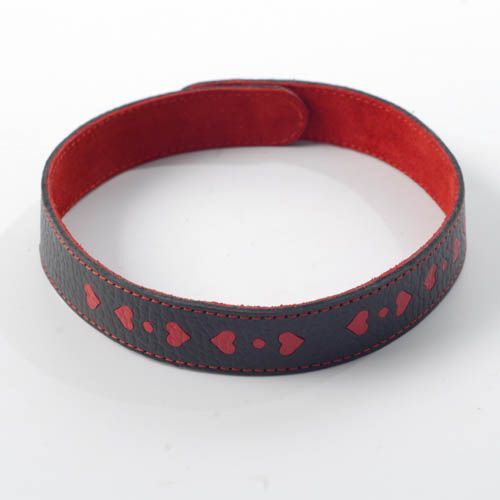 Чёрный ошейник с красными сердечками - купить с доставкой по выгодным ...