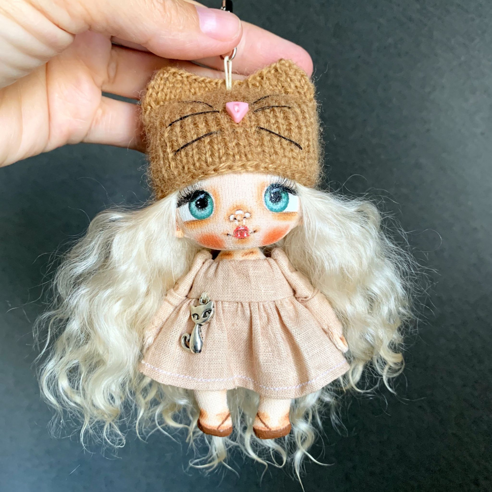 Текстильная кукла кошечка брелок 10 см Подарок ручной работы Dolls  Arhipovoi Хлопок - купить по низким ценам в интернет-магазине OZON  (890381939)