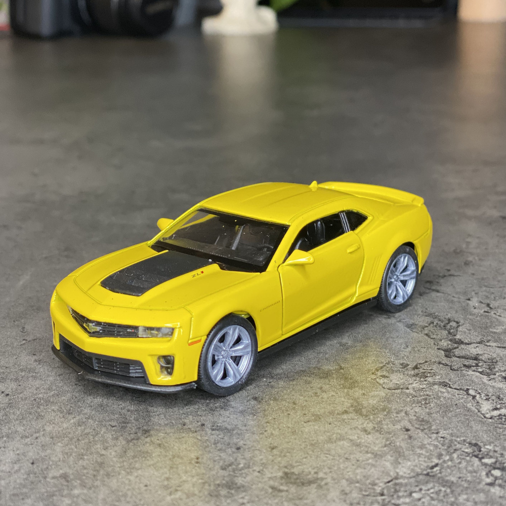 Металлическая машинка Welly CHEVROLET CAMARO ZL1 Шевроле Комаро,  инерционная, цвет Желтый - купить с доставкой по выгодным ценам в  интернет-магазине OZON (1237176602)