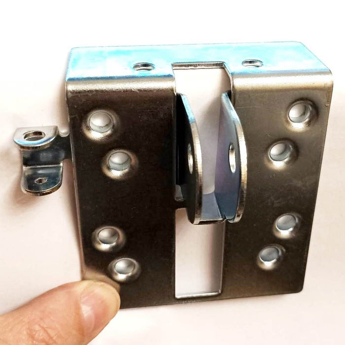 DHG034-2 Кронштейн крепления тяги привода к полотну секционных ворот ...