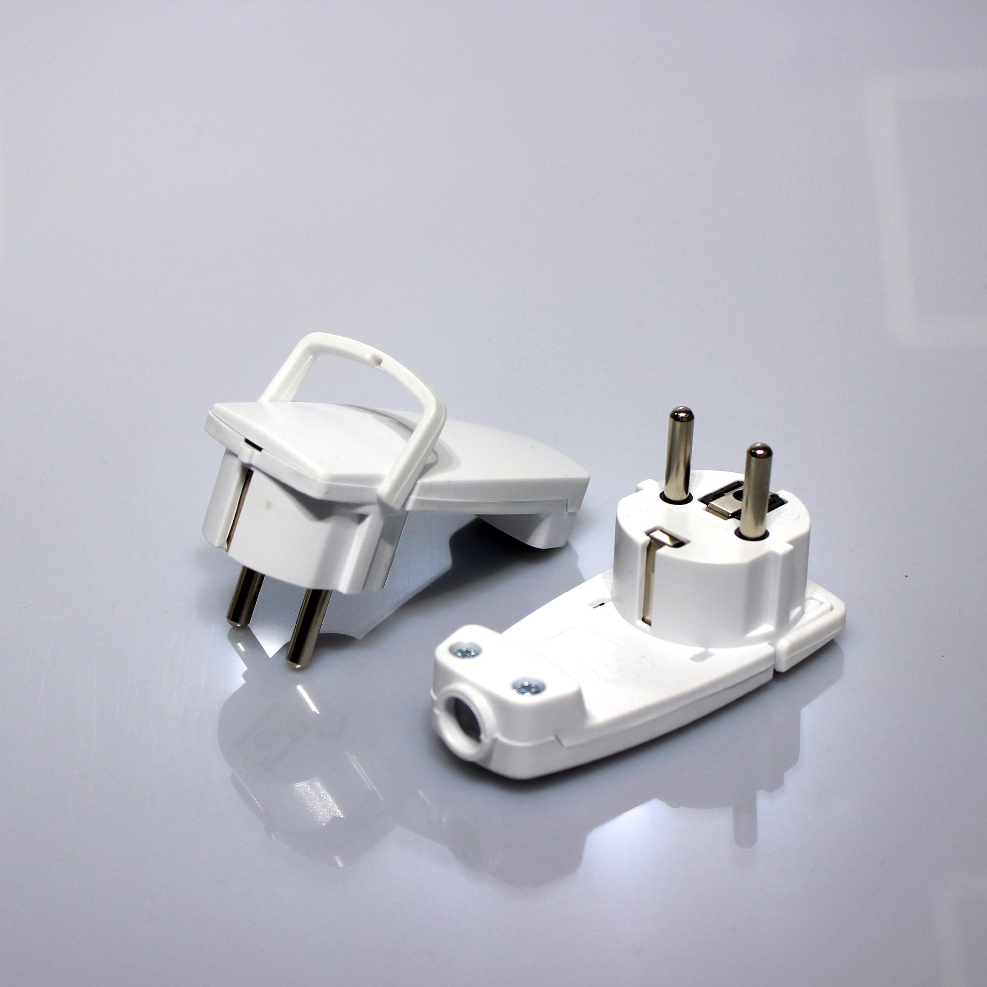 Тонкая штепсельная вилка SCHULTE