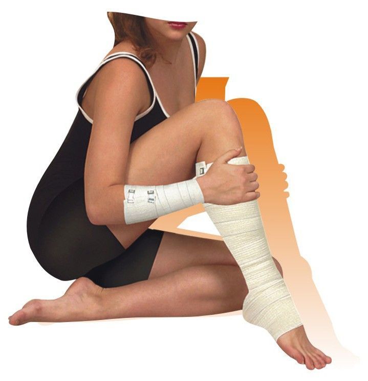 эластичный бинт для варикоза. что лучше компрессионные чулки или бинты. 3. компрессионные чулки и бинты. эластичный бинт 1 м.