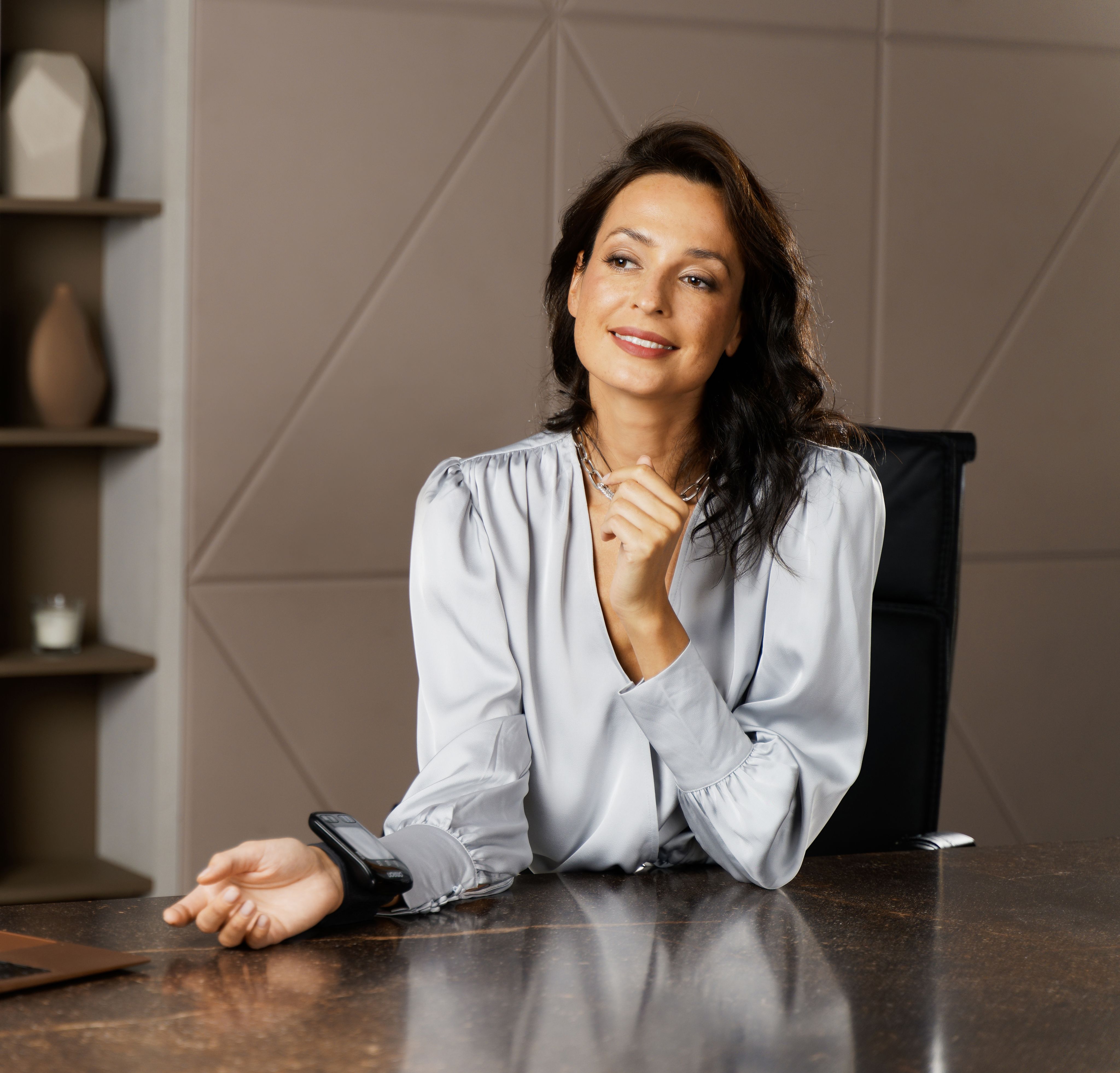 Тонометр на запястье автоматический OMRON RS7 Intelli IT клинически ...