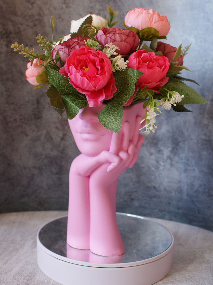 Красочная ваза с розами на день рождения