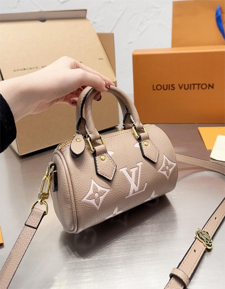 Louis Vuitton Сумка на плечо круглая #1