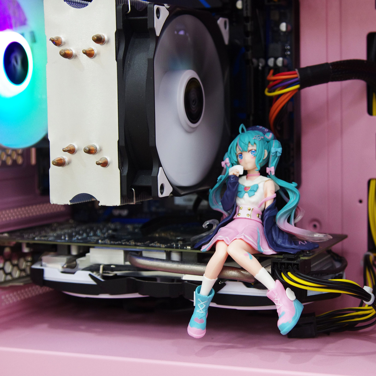 Сидячая фигурка Хатсуне Мику 12 см для компьютера и видеокарты ...