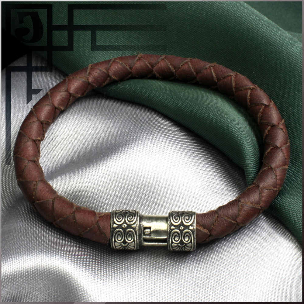 Женский кожаный браслет из коричневого шнура с серебром в стиле бароккоJoker-studio - купить с доставкой по выгодным ценам в интернет-магазинеOZON (547909003)