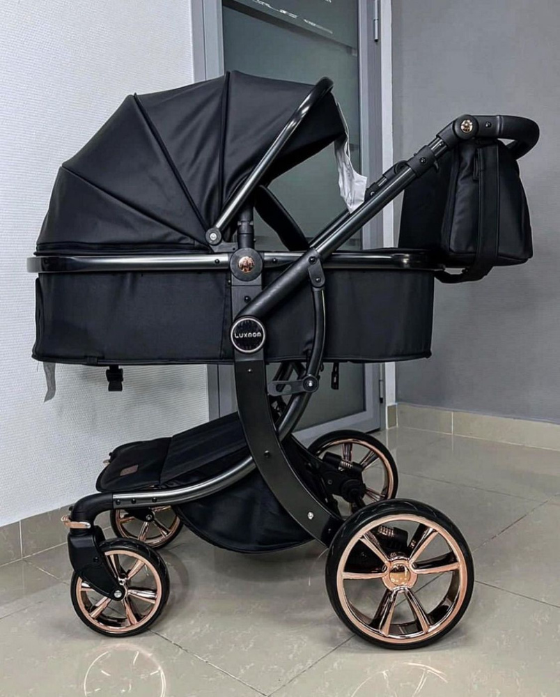 Коляска - трансформер 2в1 Luxmom 608 черная экокожа с сумкой варежками ...