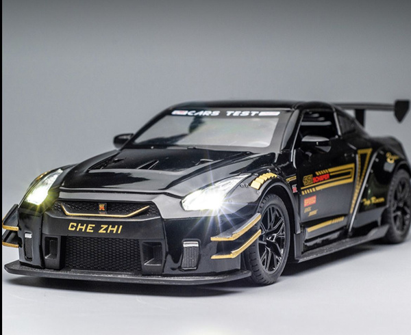 Коллекционная модель Nissan GT-R R35 1:24 (металл,свет,звук