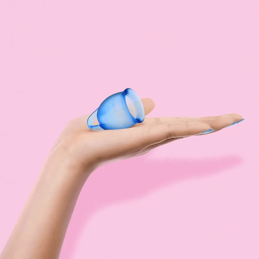 Менструальные чаши Satisfyer Feel Confident, синие. Набор менструальных чаш, 2шт, 15 и 20 мл, 2 шт, 20 мл, фото 5