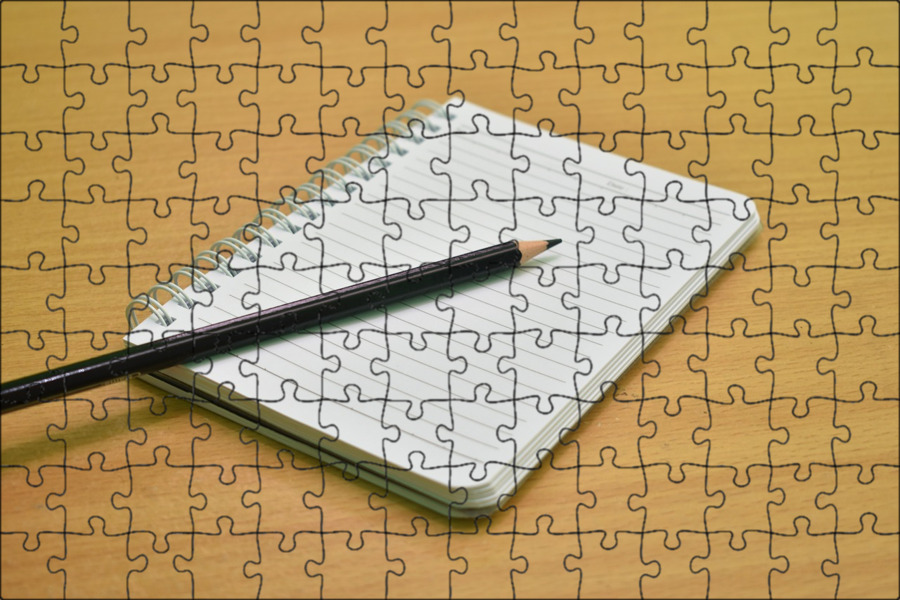 ручка и бумага с галочками