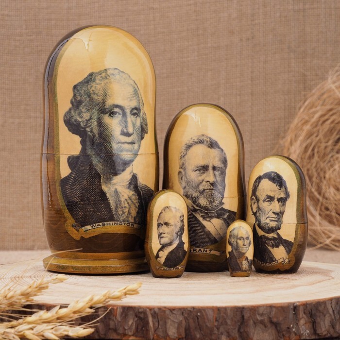 луковица или матрешка с символами доллара