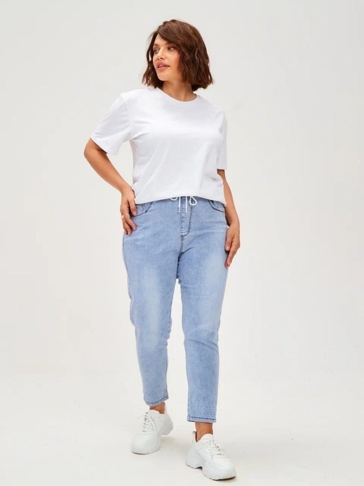 Модные джинсы года, с чем носить джинсы, модели-новинки, тенденции, фото