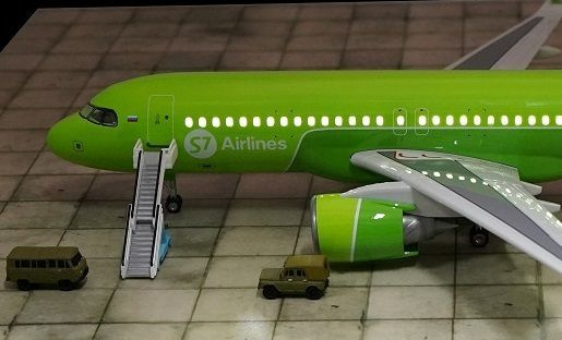 Игрушка копия самолёта Airbus A320 Neo, авиакомпании S7 Airlines Россия. С освещением салона.  #1