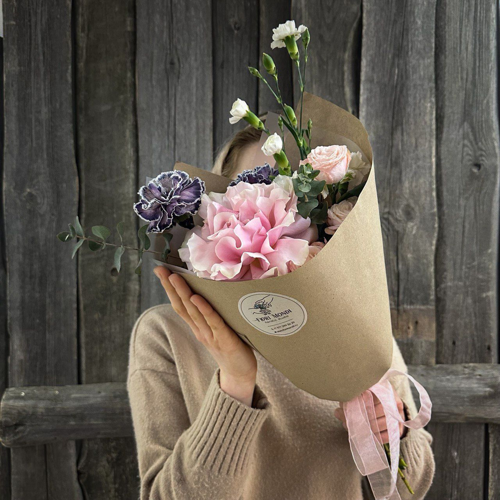 Кустовая роза, Эвкалипт, Гвоздика, Роза Flori Mondi, цвет розовый, 5 шт  купить по выгодной цене в интернет-магазине OZON (1155180339)