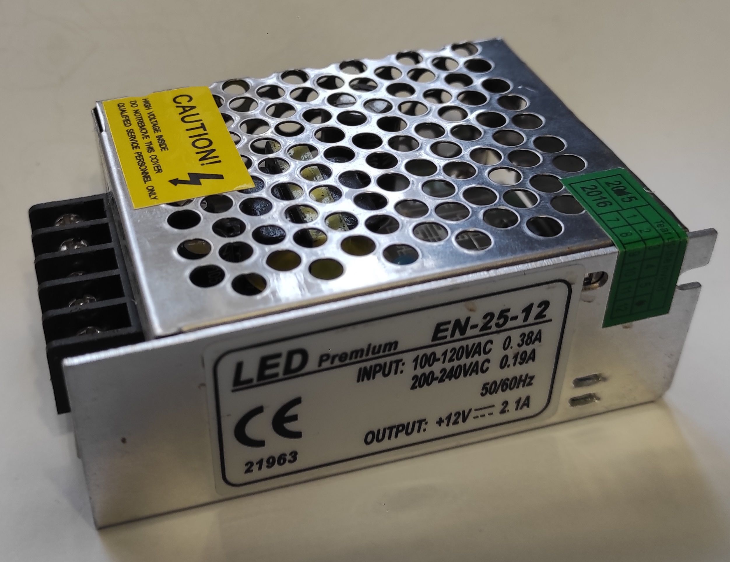 Различные блоки питания для светодиодных лент