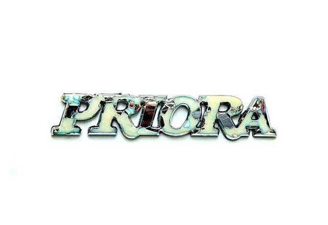 Эмблема крышки багажника 2170 "PRIORA" в стиле Porsche Черный глянец (на шаблоне)