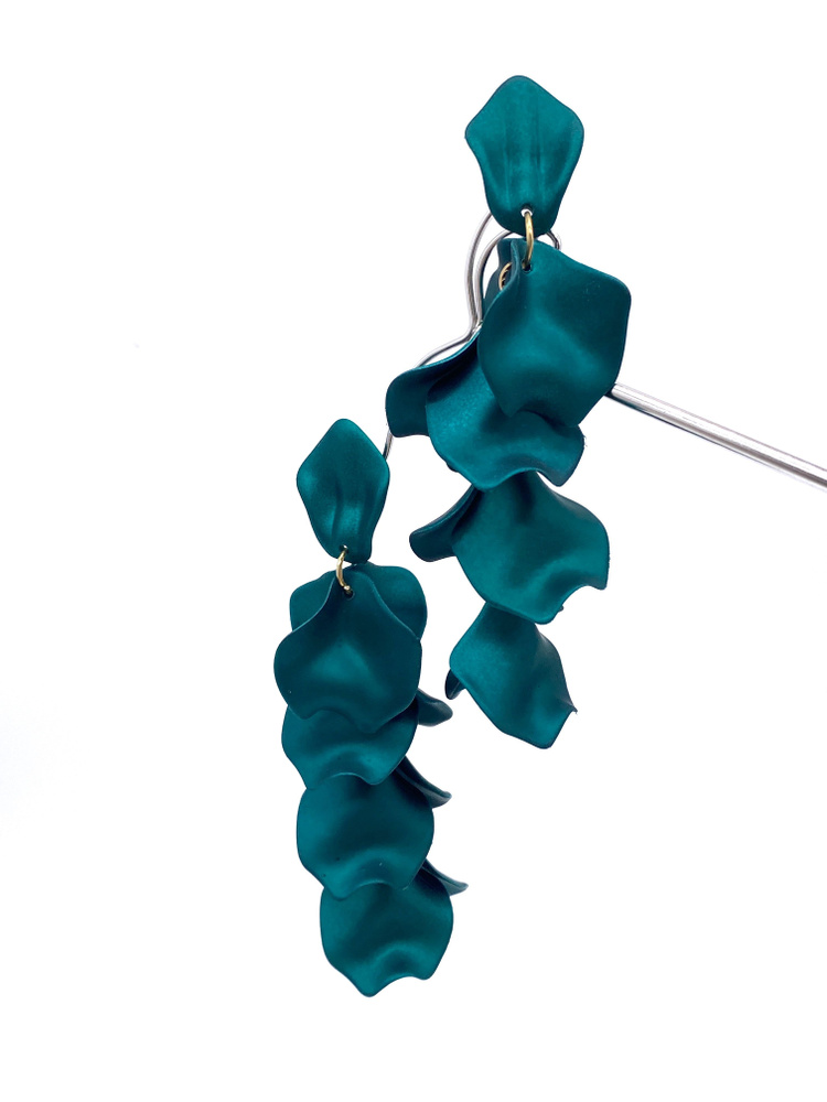 Серьги лепестки длинные изумрудные - купить с доставкой по выгодным ...