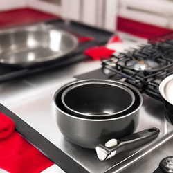 Набор посуды со съемной ручкой Tefal Ingenio Black 3 04131830, 3 предметов, с индикатором температуры, с антипригарным покрытием, для газовых и электрических плит Посуда со съемной ручкой