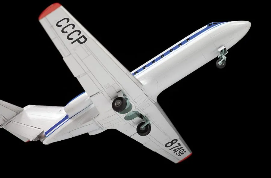Модель самолета сборная пассажирский авиалайнер Як-40 Масштаб 1/144 (14,1 см) Звезда Арт.7030, вариант, фото 6
