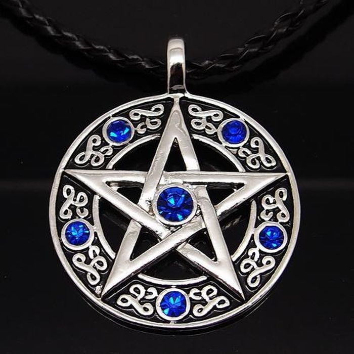 Осторожно: амулет зла. Как распознать опасность и не сойти с ума