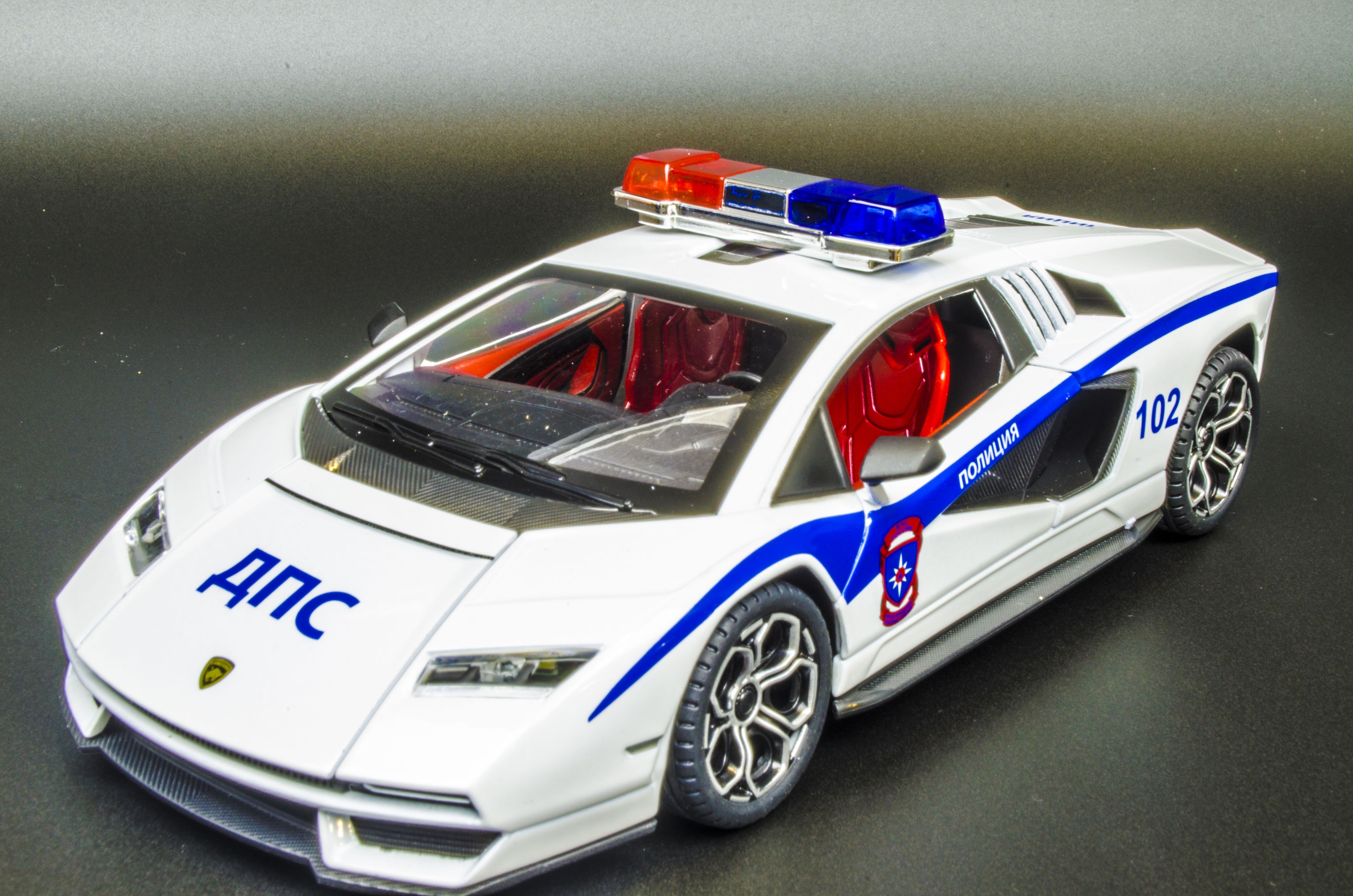 Масштабная модель Lamborghini Countach police 1:24 21 см купить на