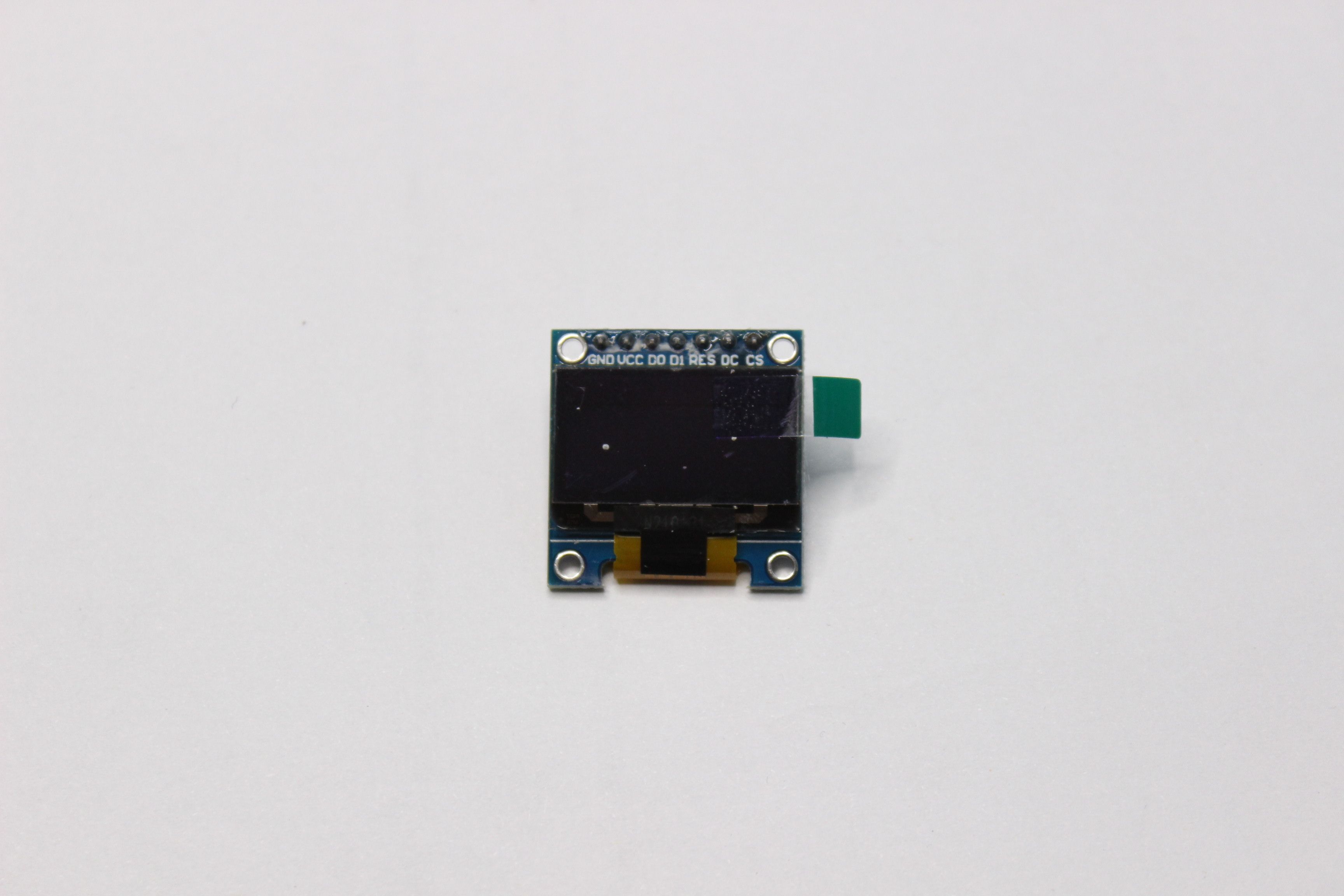 Chipone запустила массовое производство OLED-чипов ICNA3611