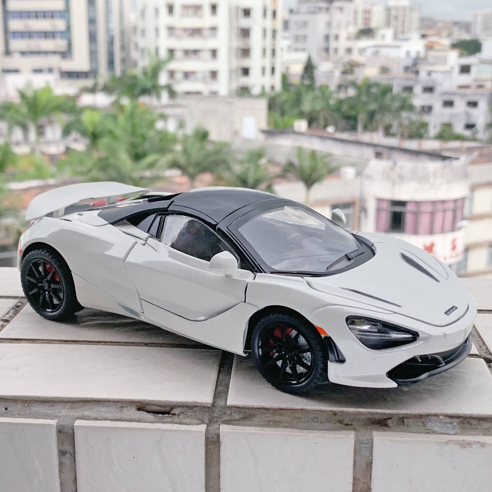 Машинка металлическая спорткар McLaren 720S white 1:24 длиной 20.5 см,  Коллекционная модель машины для взрослых, Игрушечный автомобиль с звуковыми  и световыми эффектами для детей - купить с доставкой по выгодным ценам в