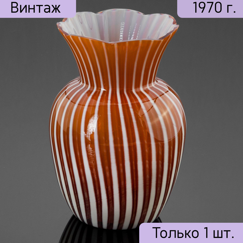 Стандартный вертикальный памятник из гранита в форме вазы недорого купить в СПб