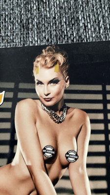 Жалаңаш фотосуреттер мен үйде жасалған бейнелерді қараңыз Порно қол киска