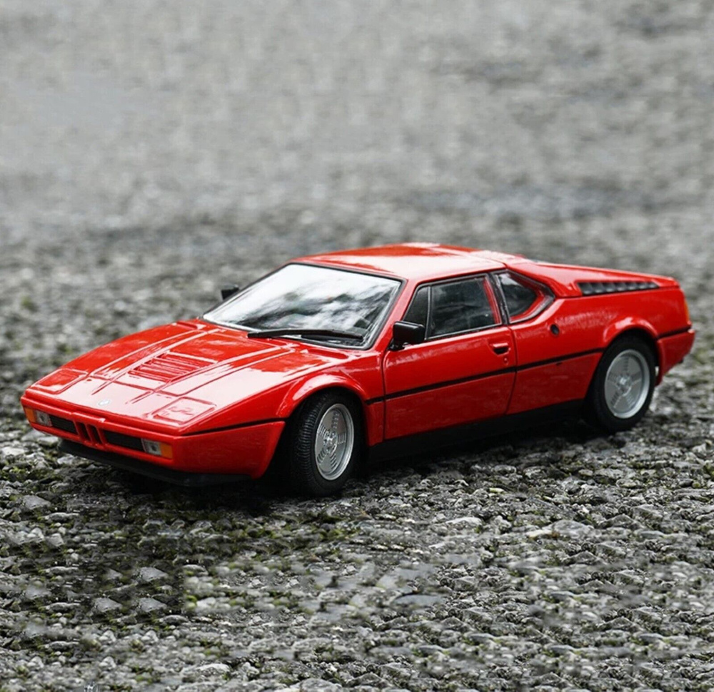 Модель 1/24 BMW M1 E26 1987 #1