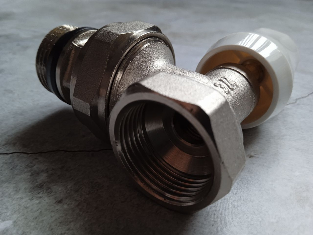 Клапан для радиатора регулирующий (ручной/угловой) 3/4", с дополнительным уплотнением - (VF.07.RN.05) #1