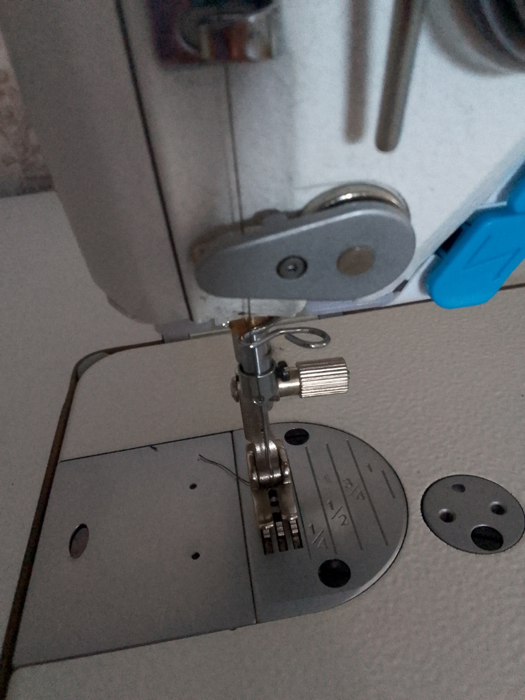 Адаптер для лапок / Держатель лапок для швейной машины / Стержень (винт ...