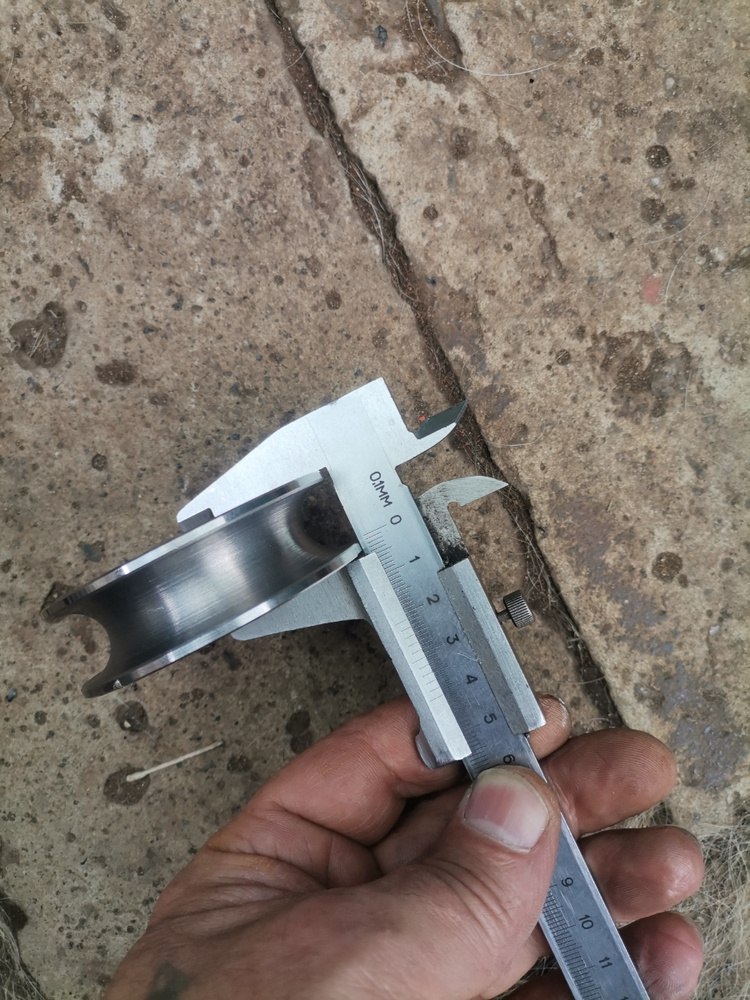 Ролик-шкив D 100 мм с подшипником канавка 16 мм; Сталь; Направляющие ...