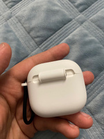 Чехол для наушников AirPods 4 (2024) пластиковый с покрытием Soft touch с карабином, белый #16, Эрик С.