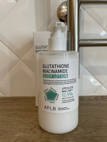aplb glutathione niacinamide  - Ampoule Serum -     Key benefits Elasticity support from Niacinamide and Centella Asiatica APLB - Glutathione Niacinamide Body