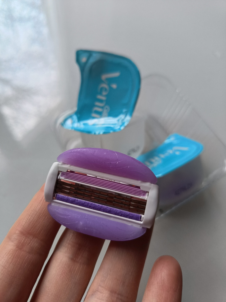 Сменные кассеты для бритвы Gillette Venus Breeze (cо встроенными ...