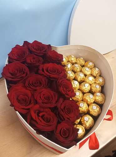 Конфеты Ферреро Роше в молочном шоколаде подарочные с лесным ореха, 200 ...