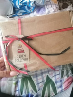 Крафтовая подарочная коробка "С ДНЁМ РОЖДЕНИЯ" (22х16,5х10 см) коробка для подарка с бумажным наполнителем тишью, атласными лентами, крафт биркой/ праздничная упаковка #72, ПД УДАЛЕНЫ