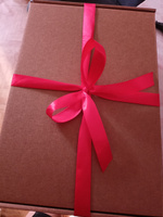 Подарочная коробка GILEV 32x22x10см с наполнителем и красной лентой #73, Екатерина А.