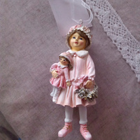 Ёлочная игрушка ErichKrause Decor Девочка с куклой в стиле ретро 10.5см #6, Елена К.