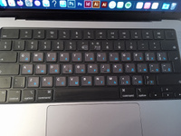 Наклейки на клавиатуру MacBook черные с синими буквами #1, Роман У.