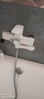 Однорычажный смеситель для ванны с душевой лейкой и коротким поворотным изливом, Душевой комплект, FRUD #8, Павел П.