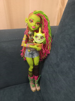 Кукла Monster High Венера Макфлайтрап, с растением-монстром домашним котом Чулианом #12, Арина О.